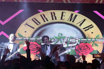 Se acercaba la medianoche cuando la agrupación Los Suculentos Tigrillos entonó las primeras notas de la canción Sweet child o’ mine, de Guns N’ Roses.