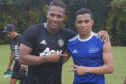 Jefferson Montero (derecha) está ilusionado con la posibilidad de juntarse con Antonio Valencia en Liga de Quito
