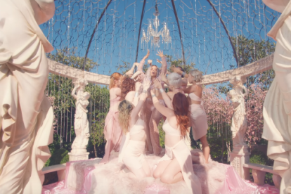 Imagen del video oficial de Tusa, la canción de Karol G que fue lanzada el 7 de noviembre de 2019.