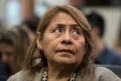 Albarracín vive ahora con Denisse, hermana menor de Paola. Reclama al sistema educativo de Ecuador por no haberla protegido