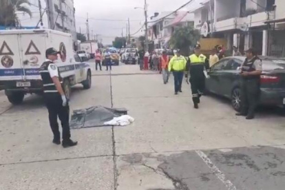 Mujer muere atropellada en la ciudadela Albatros.
