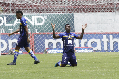 Los jugadores del Delfín festejan tras conseguir la victoria en su visita al Aucas.