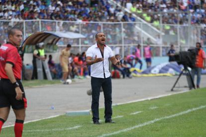 Humberto Pizarro, técnico de Orense, arremetió contra el árbitro del duelo ante el Bombillo.