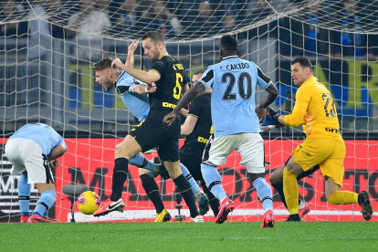 Felipe Caicedo (20 fue titular en la importante victoria del Lazio sobre el Inter de Milán.

 FBL-ITA-SERIEA-LAZIO-INTER