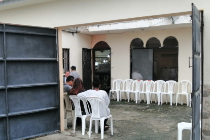 La madrugada de este lunes llegaron a Guayaquil los féretros de los siete hinchas del Barcelona Sporting Club.