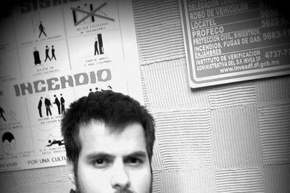 Rodríguez es escritor, catedrático y actualmente cursa su doctorado el Literatura Hispanoamericana.