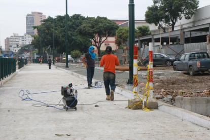 Se está dando forma a las áreas peatonales de avenida Delta.