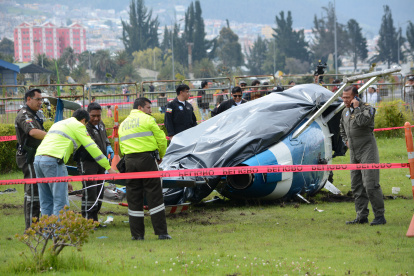 Helicoptero policial cayó en el parque Bicentenario de Quito el 4 de marzo de 2019.

Quito 04 de Marzo de 2019 Agencia (ag - expreso ag - extra) HELICOPTERO POLICIAL CAIDO