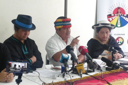 Jaime Vargas dio una conferencia de prensa junto a Apawki Castro y Luisa Lozano.
