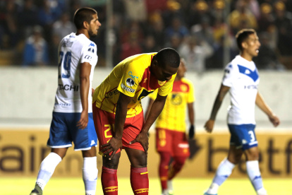 Jugadores de Aucas después de quedar fuera de Copa Sudamericana en Quito.