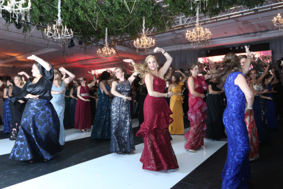 La coreografía les significó un mes de práctica, dirigidas por Marcela Sacoto, Alice Granda, Martha Martínez, Adriana Bigalli, María Claudia Santos, Claudia Baquerizo y Andrea Blanco.