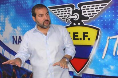 El directivo Carlos Manzur se quedará en la Ecuafútbol, según el organismo.