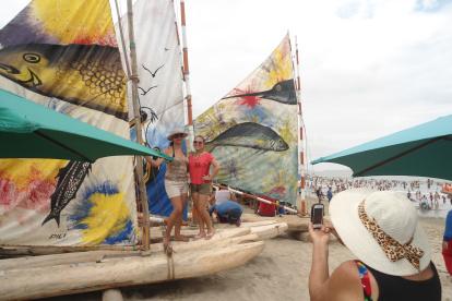 Turistas se toman foto en General Villamil Playas