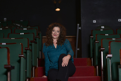 Fue de su padre, Raúl Guarderas, heredó su capacidad de ser irreverente, de jugar, de tomar la vida con descaro, reírse de sí misma y de las estructuras.