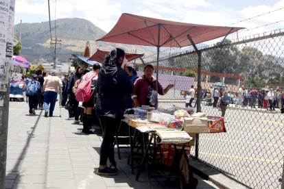 Decisión. Las ventas fuera de las escuelas deberán sujetarse a la reglamentación que dicten las autoridades.