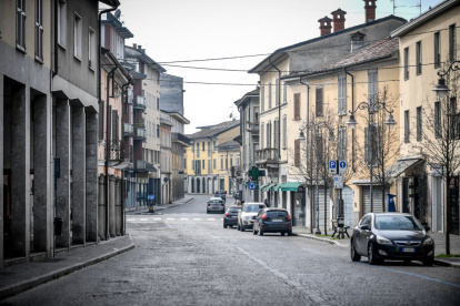 Las calles italianas se presentan vacías a plena luz del día.