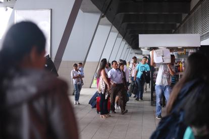 Guayaquileños retornando de diferentes sitios tras el feriado de carnaval.