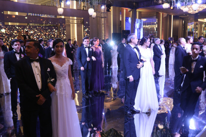 La velada inició con el ingreso de los chicos del brazo de sus respectivos padres.