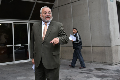 Jorge Acosta, abogado de los pilotos de los aviones presidenciales, llegó a la Fiscalía para acompañar a uno de sus clientes en una versión.