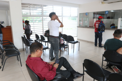 Padres de familia acudieron a los distritos educativos para exponer sus quejas sobre la asignación de colegios.