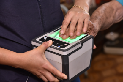 Hay adultos mayores que no actualizan sus documentos