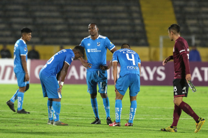 El equipo de Universidad Católica tras quedar eliminados de Copa Sudamericana a manos de Lanús.