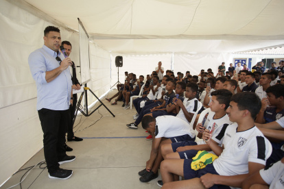 Ronaldo, gloria del fútbol brasileño, durante una visita a Ecuador hace dos años.