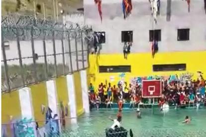 El video circuló en redes sociales, donde se observaba a los reclusos divertirse como en un complejo turístico.