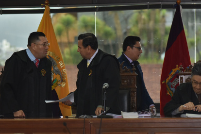 Los jueces Iván Saquicela, Iván León y Marco Rodríguez integran el tribunal que juzga el caso.