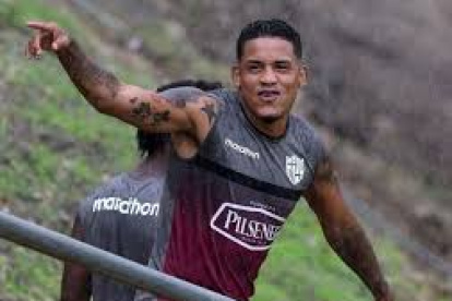 Elpolémico Michael Arroyo aún no ha definido su situación contractual con los amarillos.