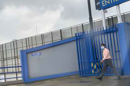 Los guayaquileños recurren a las mascarillas como medida de prevención ante el coronavirus.
