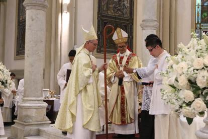 La ordenación del nuevo arzobispo auxiliar de Guayaquil se realizó en la Catedral Metropolitana.