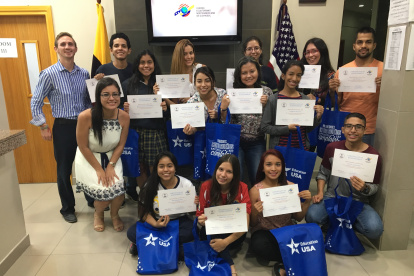 Un grupo de alumnos beneficiarios del programa "Opportunity Funds", auspiciado por el Consulado de Estados Unidos.