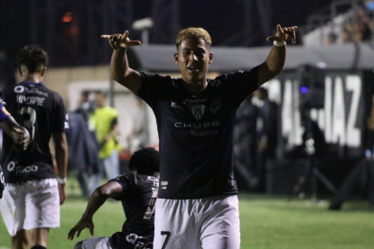 Darlin Leiton festeja tras marcar el gol que le dio el título al Independiente del Valle.