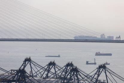Los barcos, en gran parte, no pueden entrar a Hong Kong