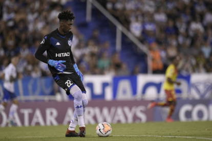 Alexander Domínguez milita actualmente en el Vélez Sarsfield.