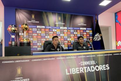 Cristian Ortiz y Luis Segovia dirigieron la rueda de prensa en Independiente del Valle.