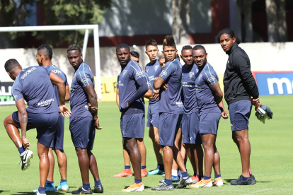 Liga de Quito quedó listo para medir mañana a River Plate por la Copa Libertadores.