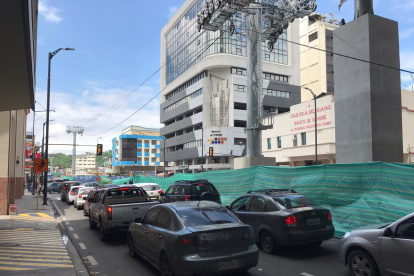 La avenida Quito cuenta con cuatro de sus siete carriles. Dos de cada lado.