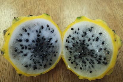 El fruto delicioso es también de color amarillo.