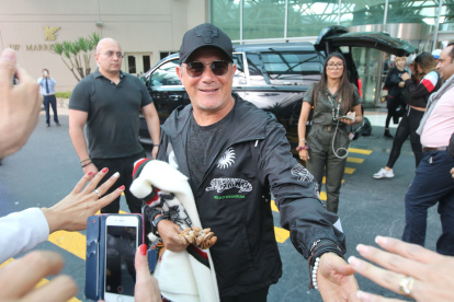 Fueron escasos los minutos que compartió el artista con los medios ecuatorianos y con sus seguidores.