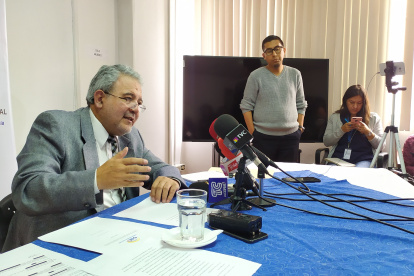 El consejero Luis Verdesoto se muestra contrario a los montos que se plantean en el presupuesto.