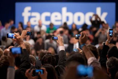 La empresa está trabajando de cerca con las autoridades de servicio de salud pública.