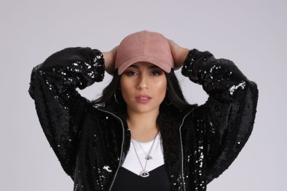 En Instagram @paularominaofficial comparte fotos de su proceso creativo.