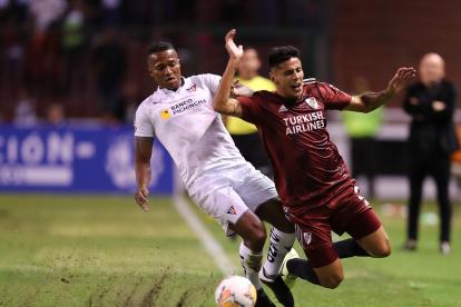 Antonio Valencia fue clave en la mitad de la cancha para la victoria de Liga de Quito sobre River Plate, en la Copa Libertadores.