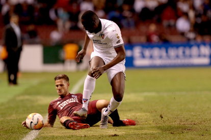 La parte sur de la cancha de Liga de Quito está en mal estado.
