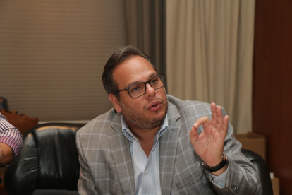 Fue asambleísta por Madera de Guerrero hasta 2012, cuando renunció para hacerse de la gerencia de la Empresa Municipal de Tránsito de Guayaquil,