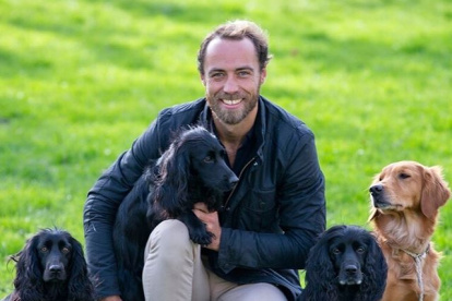 James Middleton acompañado de algunos de sus perros.