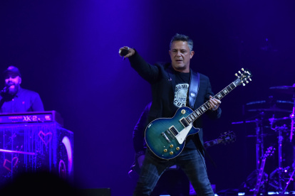 El español brindó un concierto en Quito e interpretó sus románticas canciones.