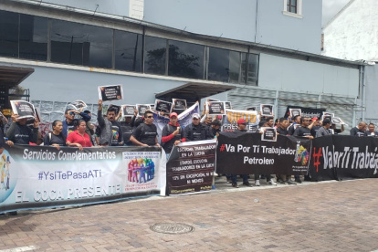 Los trabajadores petroleros hicieron un plantón en la Asamblea Nacional